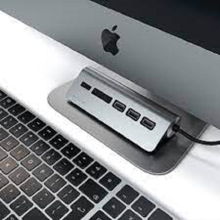 Satechi Type-C Aluminum USB 3.0 Hub & Card Reader -For Smartphones, Tablets or Laptops.  REG PRICE  $25.00