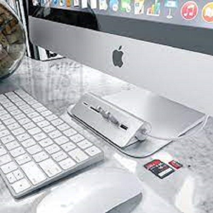 Satechi Aluminum USB 3.0 Hub & Card Reader -  -Micro & SD simultaneoulsy read-  For all USB-C devices
